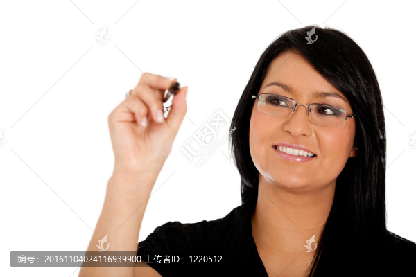 女人拿著一支鋼筆