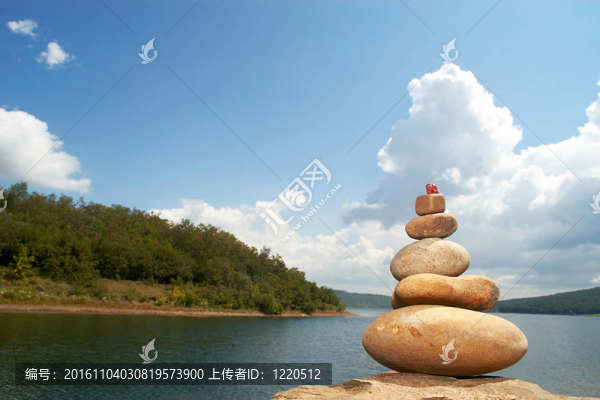 金字塔的石頭