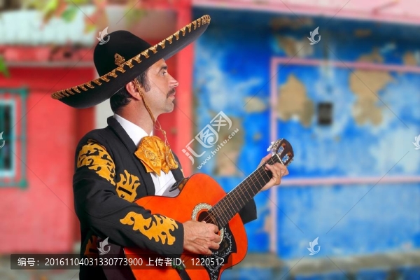 Charro,Mariachi彈吉他，墨西哥的房子