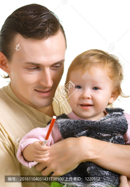 有一個小孩的男人