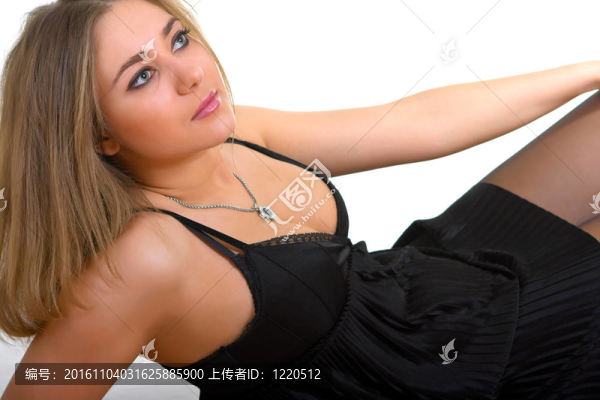 美麗的鋪設(shè)的女孩