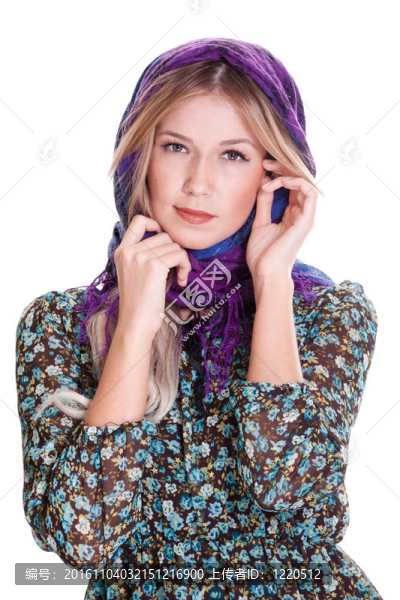 白色背景上的隨便的金發(fā)女人