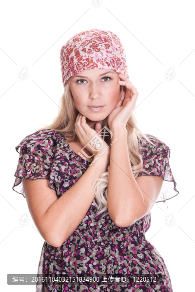 白色背景上的隨便的金發(fā)女人