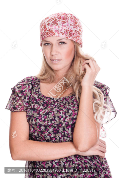 白色背景上的隨便的金發(fā)女人