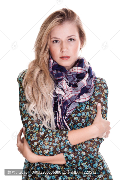 白色背景上的隨便的金發(fā)女人