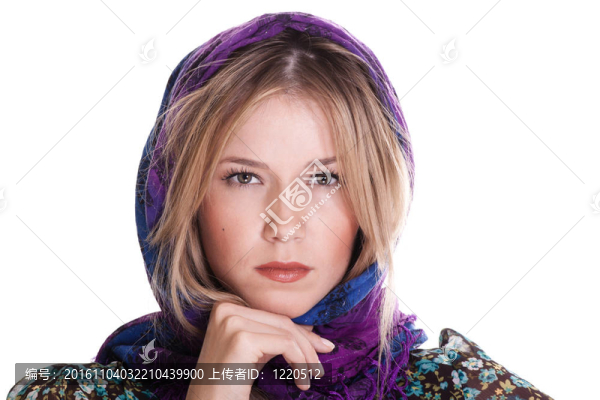 白色背景上的隨便的金發(fā)女人