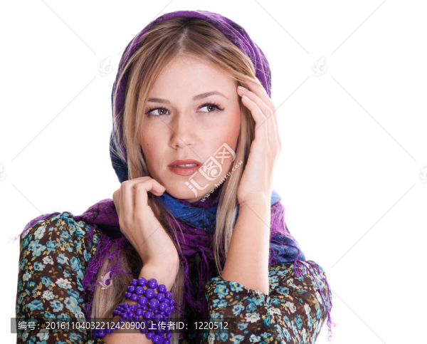 白色背景上的隨便的金發(fā)女人