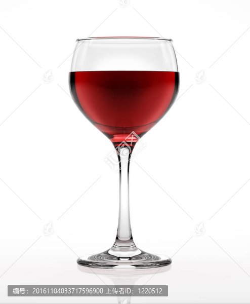 紅葡萄酒杯；白色表面和背景；從S