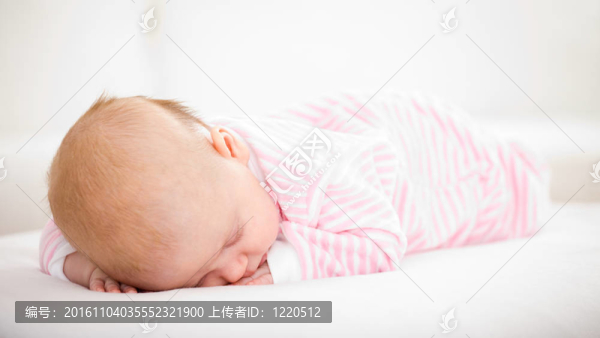 熟睡的嬰兒