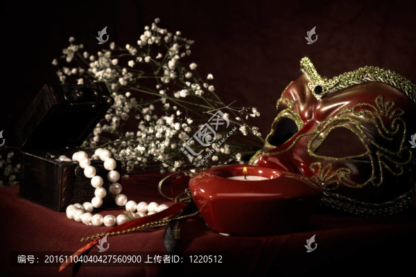 閨房。抽象的生活在紅色織物上