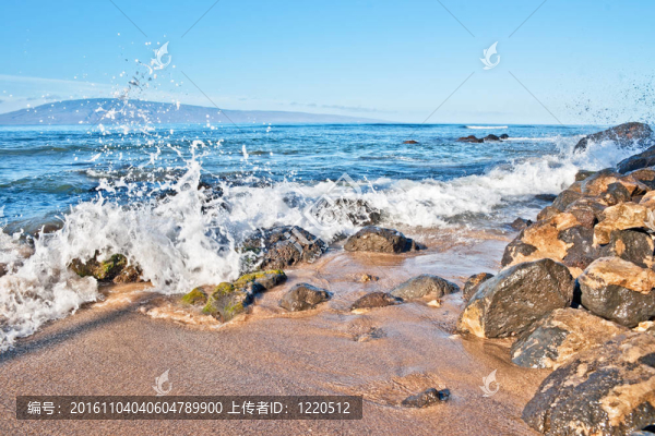 巖石；和太平洋的海浪在毛伊島島