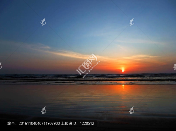 驚人的日落在海洋