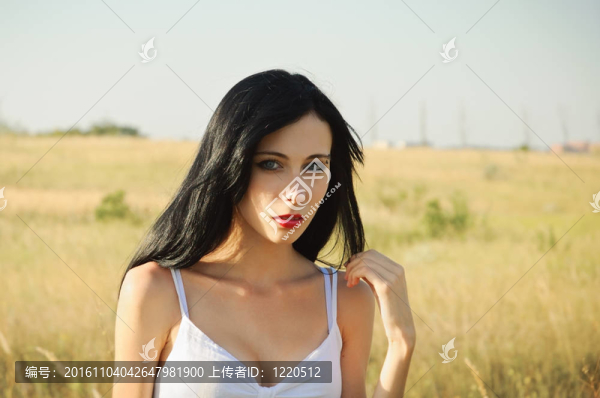 白衣少女的美麗畫像
