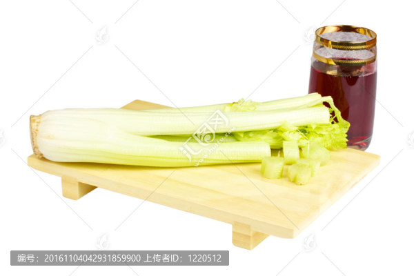 新鮮健康有機芹菜餐桌上美味素食配料