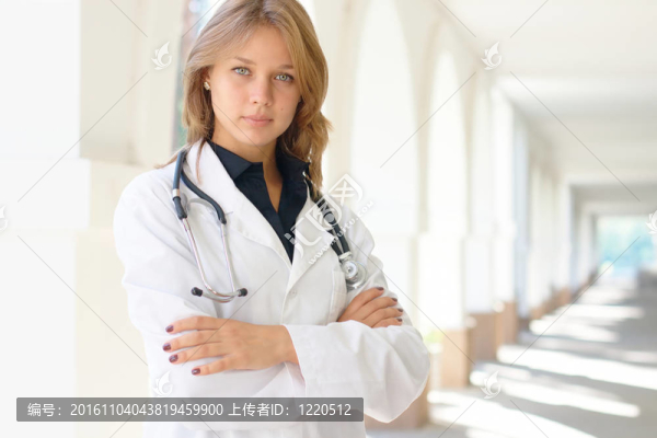 年輕的女醫(yī)生