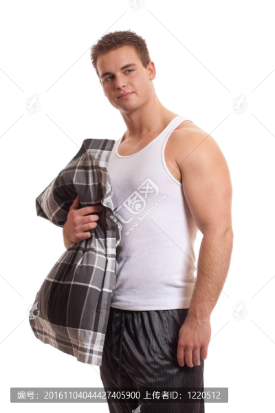 男人穿著睡衣