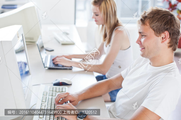 兩個大學生