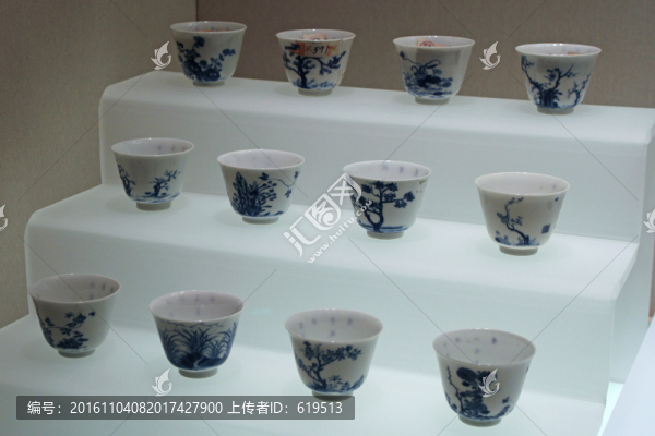 青花十二月花卉杯