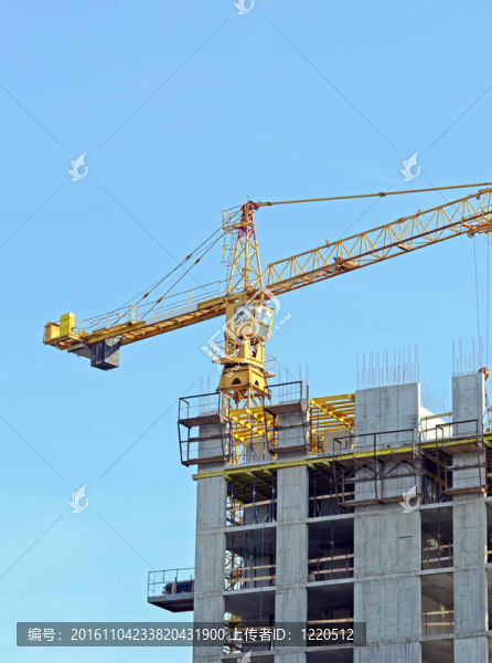 建筑起重機(jī)和建筑在藍(lán)天建設(shè)