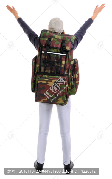 白色背景上的游客。后視圖。