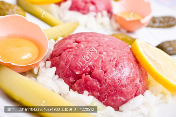 傳統(tǒng)的韃靼牛排