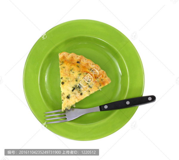 用叉子在綠盤菠菜湯