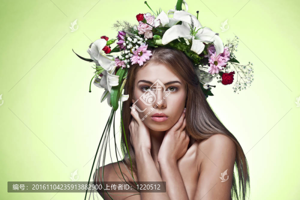 美麗的女人花花環(huán)。