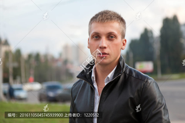 一個(gè)英俊男人的肖像