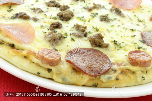 熱準(zhǔn)備吃肉類愛好者比薩餅
