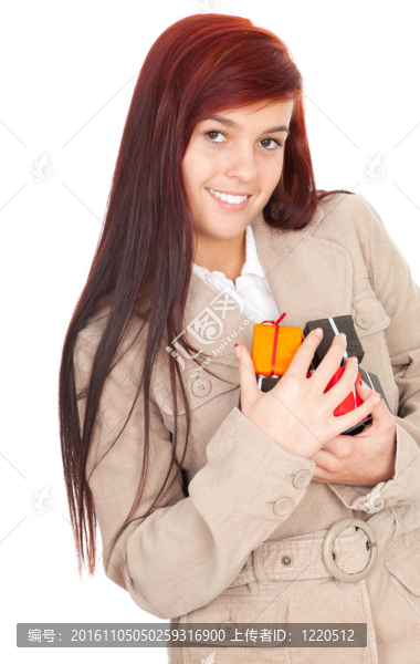 禮品盒和少女；白色背景