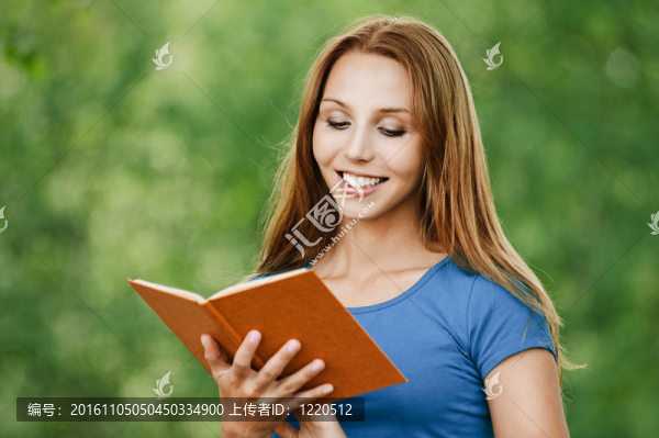 人像美女閱讀書