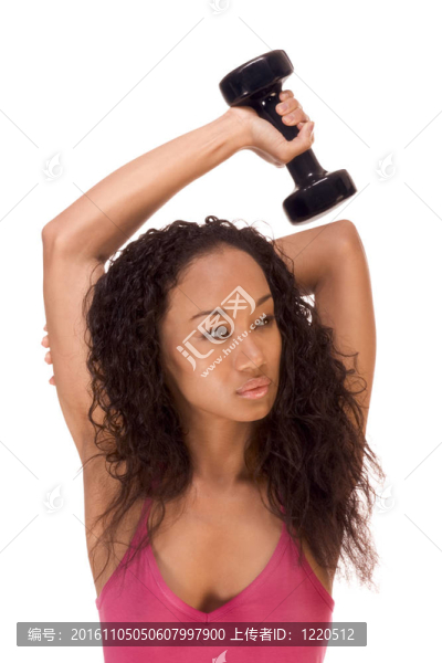 苗條的民族婦女與黑啞鈴工作