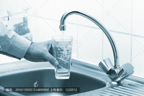 水