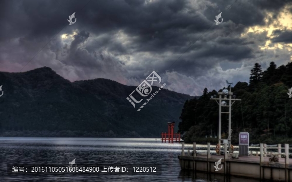 在蘆之湖的日落；日本
