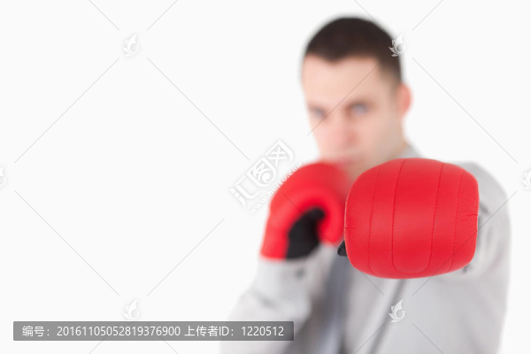 商人戴拳擊手套