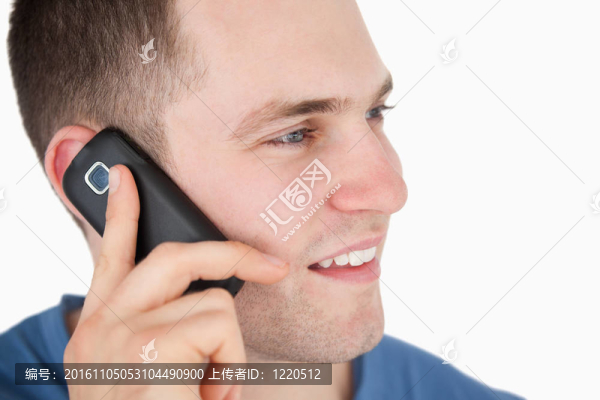 在電話里接近一個男人