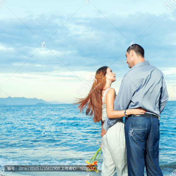 海灘上的夫婦