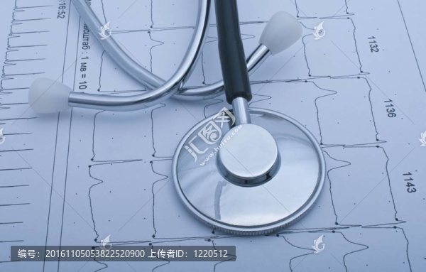 一個(gè)stetoscope和心電圖特寫(xiě)