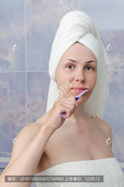 帶牙刷的女人