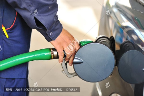 男手汽車加氣站和加油站的燃料