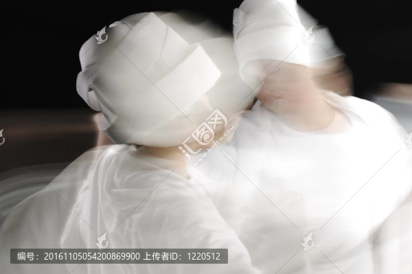 白sufy女舞者的藝術(shù)運動的照片