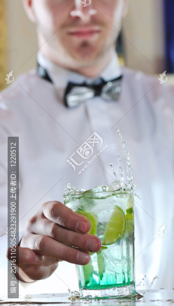 Pro酒保準(zhǔn)備雞尾酒喝黨