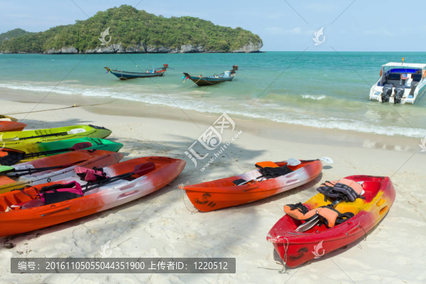 熱帶海灘和獨(dú)木舟