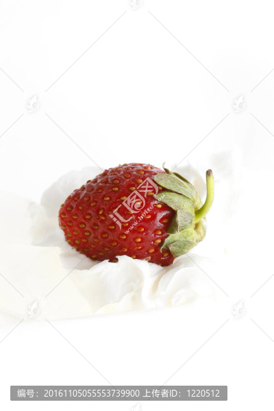 草莓冰淇淋