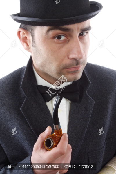 男子用煙斗和帽子圓頂
