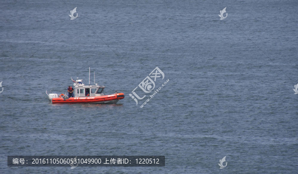 海岸警衛(wèi)隊檢查武器
