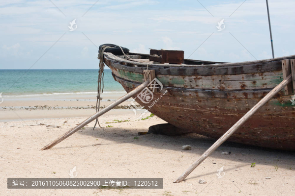 海灘上的漁船