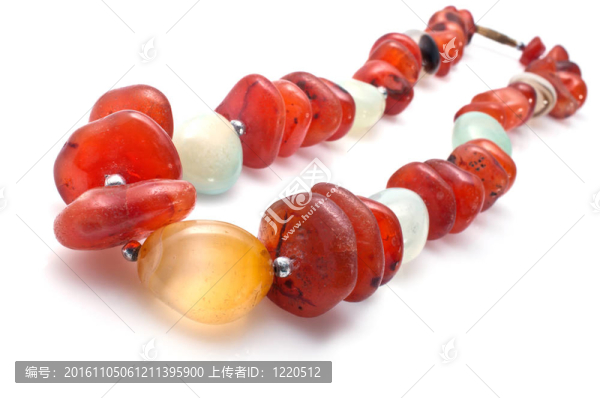 琥珀制成的項(xiàng)鏈