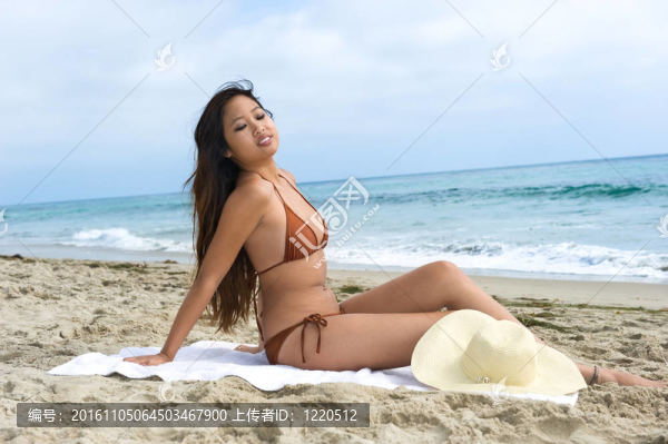 亞洲女人的日光浴