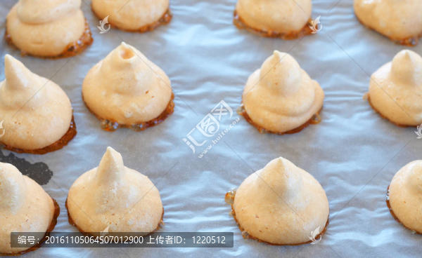 酥皮餅干烤盤上